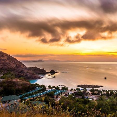 Sylvia Hotel & Resort Komodo Лабуан Баджо Екстериор снимка