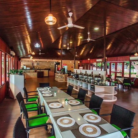 Sylvia Hotel & Resort Komodo Лабуан Баджо Екстериор снимка