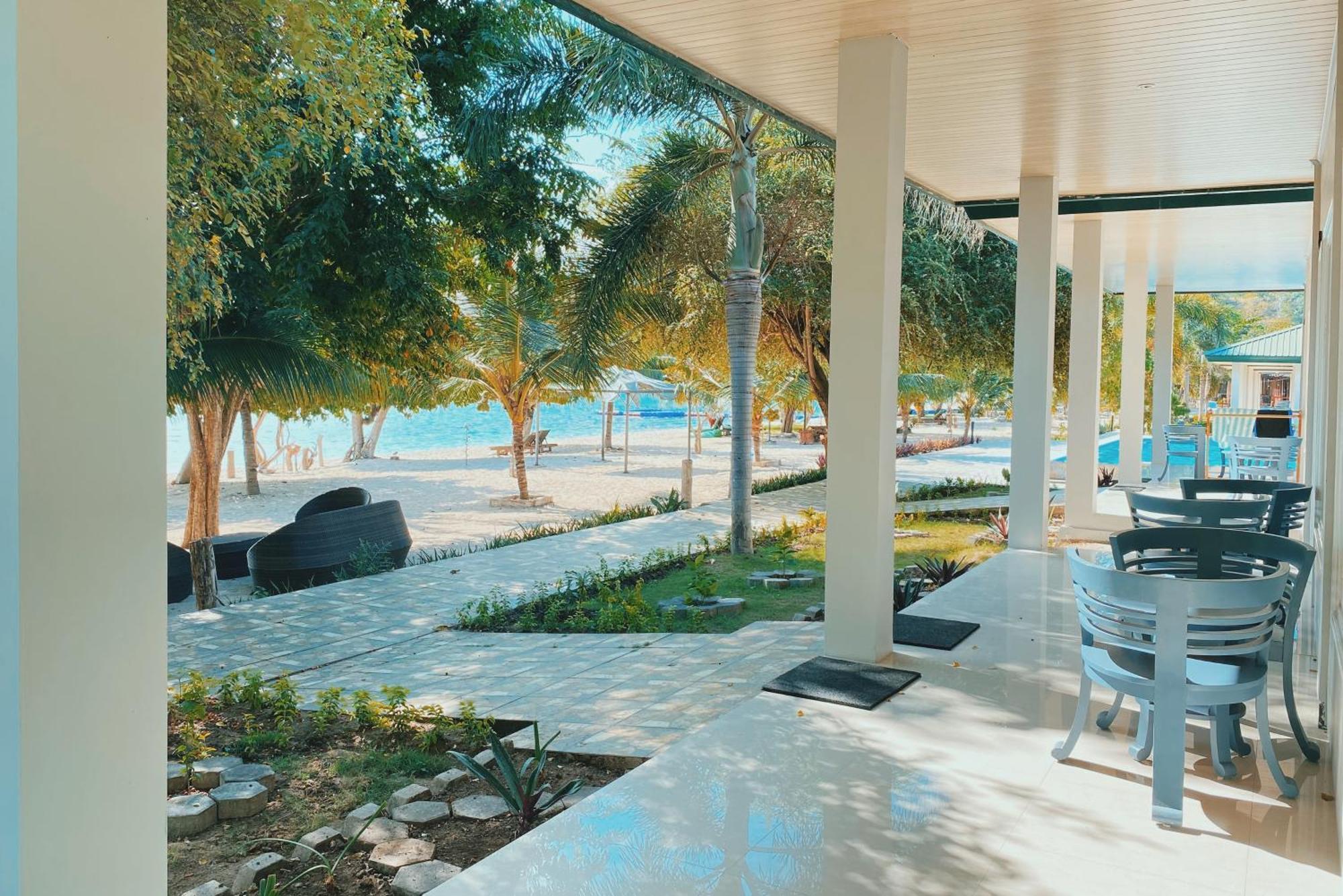 Sylvia Hotel & Resort Komodo Лабуан Баджо Екстериор снимка