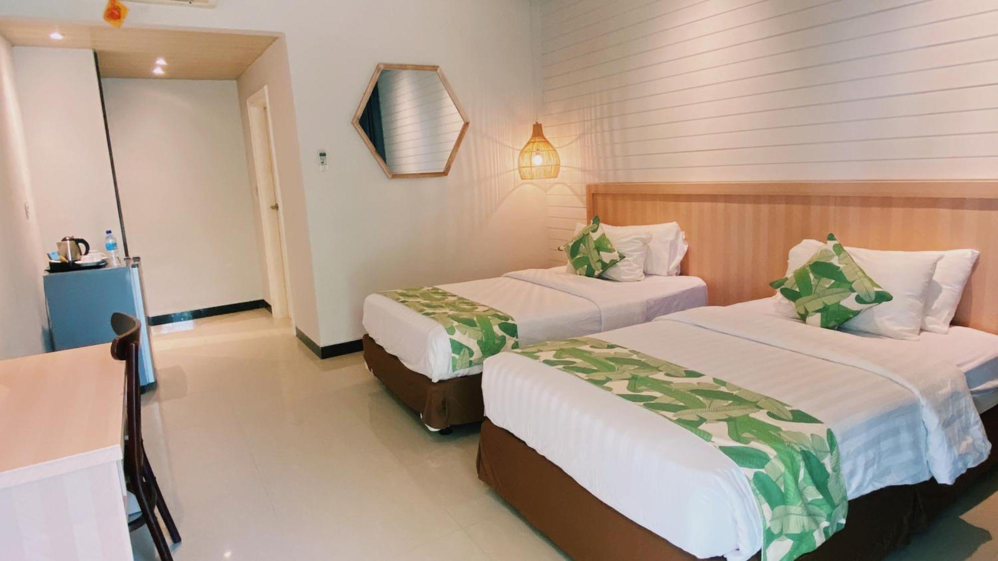 Sylvia Hotel & Resort Komodo Лабуан Баджо Екстериор снимка