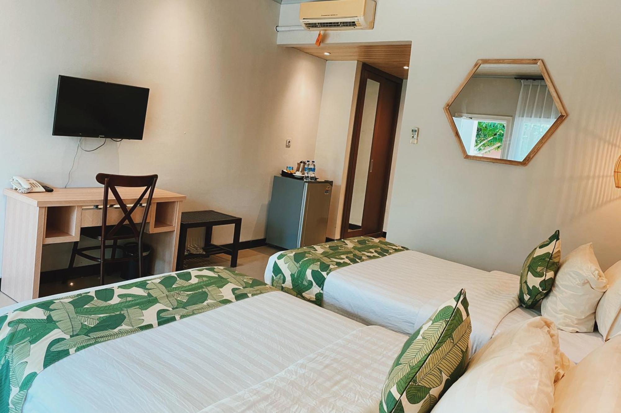 Sylvia Hotel & Resort Komodo Лабуан Баджо Екстериор снимка