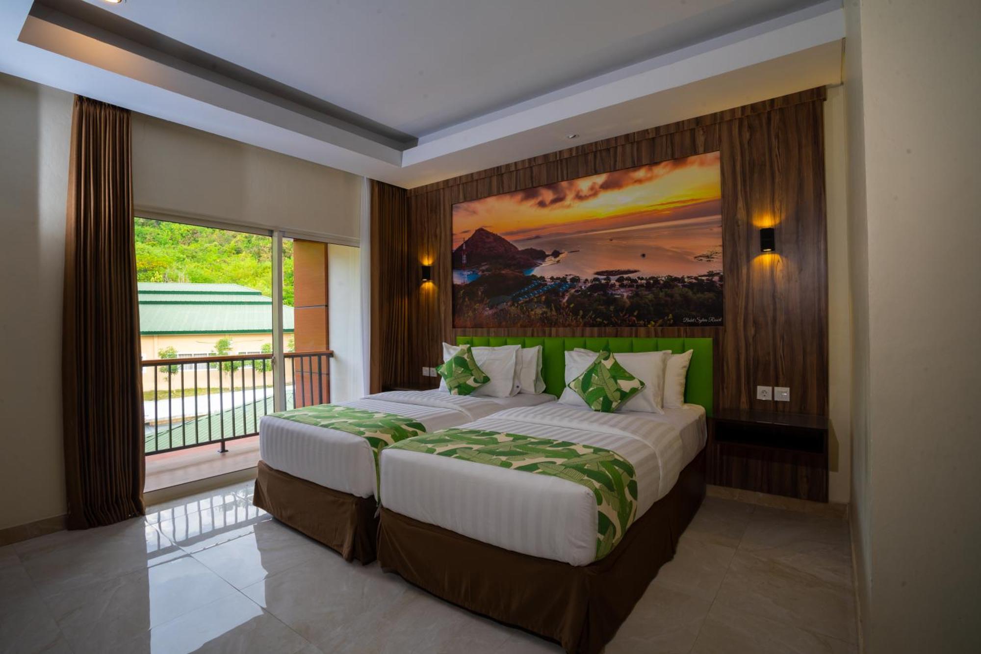 Sylvia Hotel & Resort Komodo Лабуан Баджо Екстериор снимка