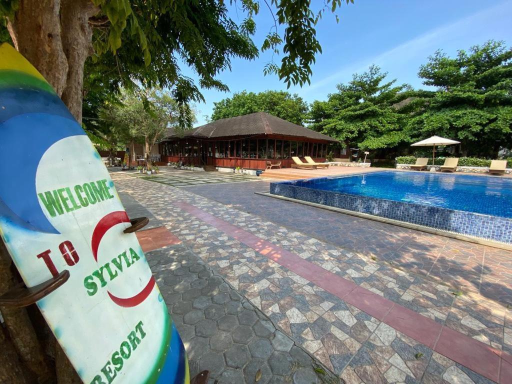 Sylvia Hotel & Resort Komodo Лабуан Баджо Екстериор снимка