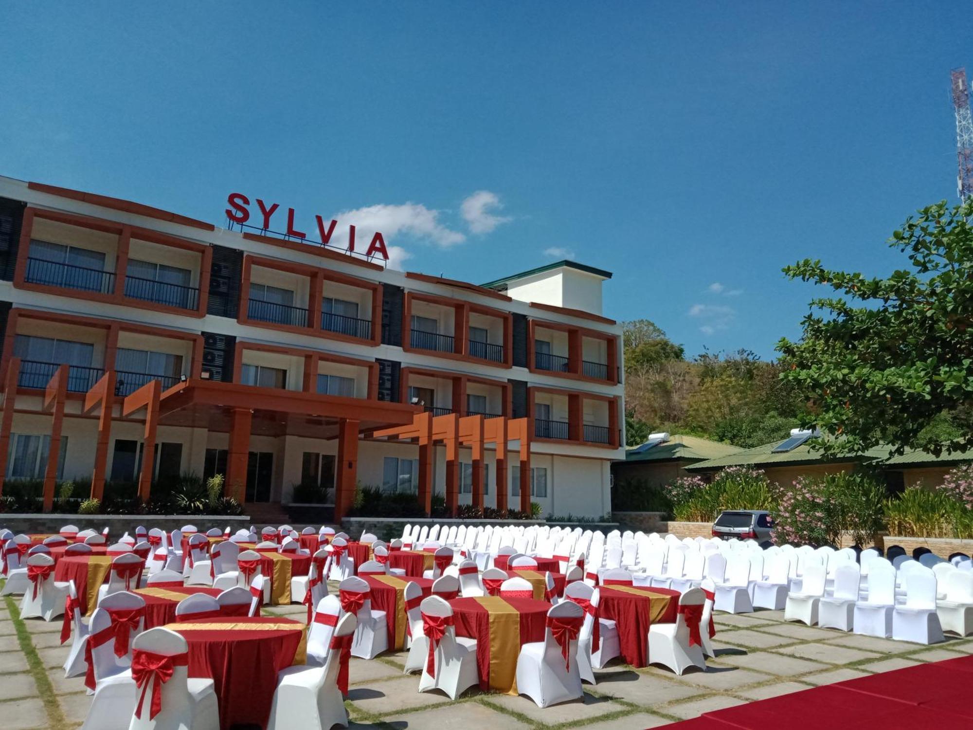 Sylvia Hotel & Resort Komodo Лабуан Баджо Екстериор снимка